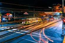 buntes Straßenlicht - Nachts - Stromnetz