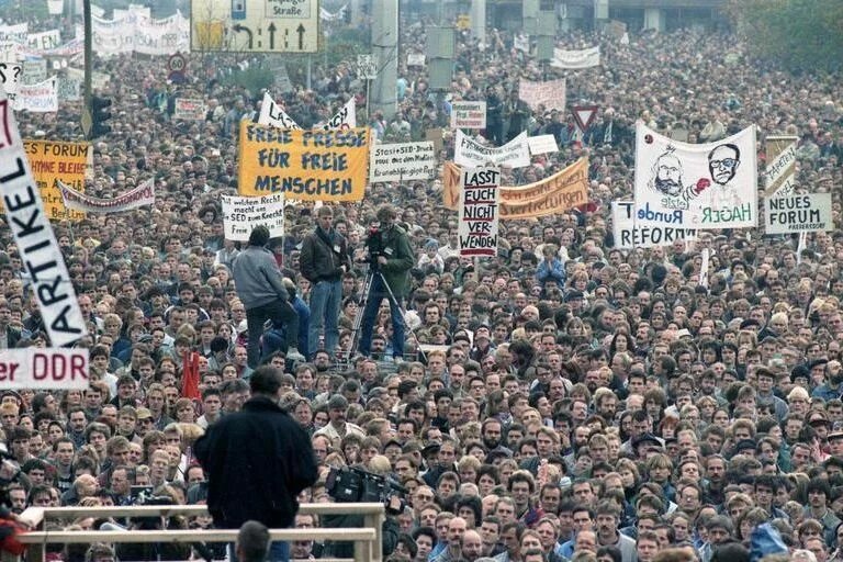 Demonstration, zu der Berliner Kunst- und Kulturschaffende am 04. Novermber in die Hauptstadt eingeladen hatten